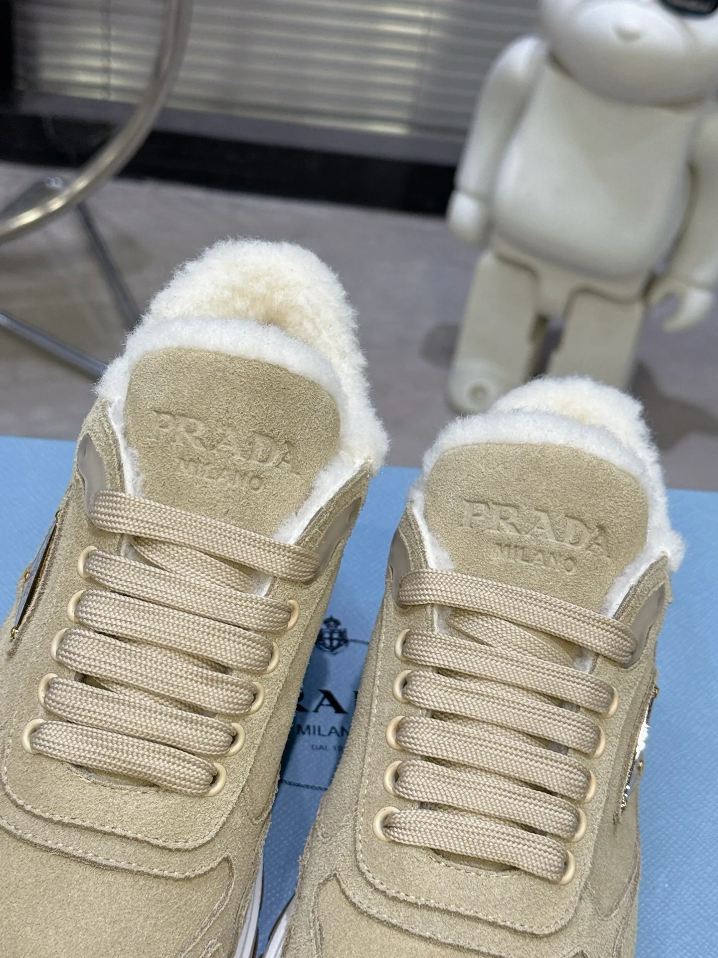 【PRADA】P: 660💰Couple style▪️Size: Women’s 35-40⚛Size: Men’s 39-44(45 customized) 2025 𝐬𝐬Prada’s new product, coming with strength! ❣️Many Internet celebrities have the same style, fashionable and versatile nice items, original shoes are developed and purchased from Italian counters, and are reproduced 1:1 according to the original taste. This year’s theme is not to be defined, embodying texture through simplicity💛From thick-soled sneakers to zigzag short boots to 2025 flat shoes, everything reveals a sure-fire momentum... It combines gentleness and handsomeness, the finishing touch for women❤️ Wear-resistant and ultra-light two-color outsole.